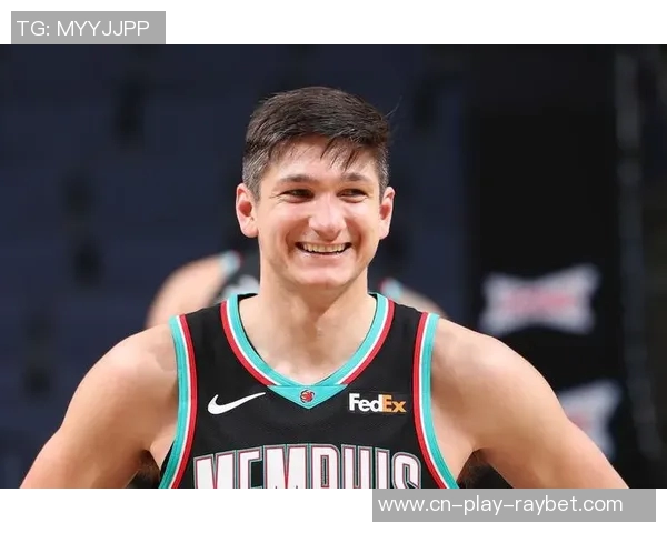 格雷森阿伦遭遇鼻部撞击流血伤势虽重但已无大碍恢复良好