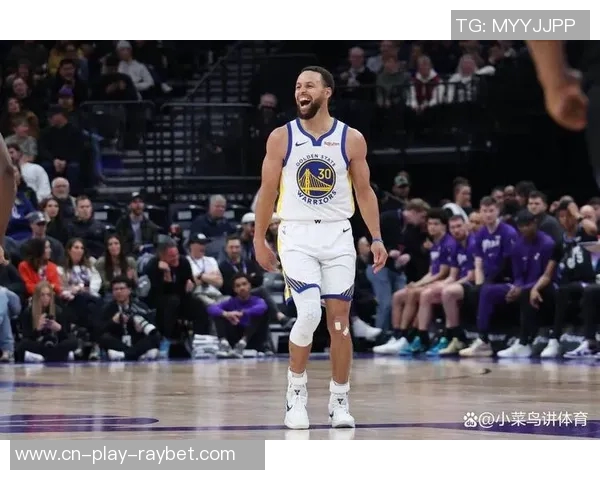 三分球盛宴米切尔库里争夺榜首马克西与克尼佩尔紧追其后 三分球盛宴米切尔库里争夺榜首马克西与克尼佩尔紧追其后